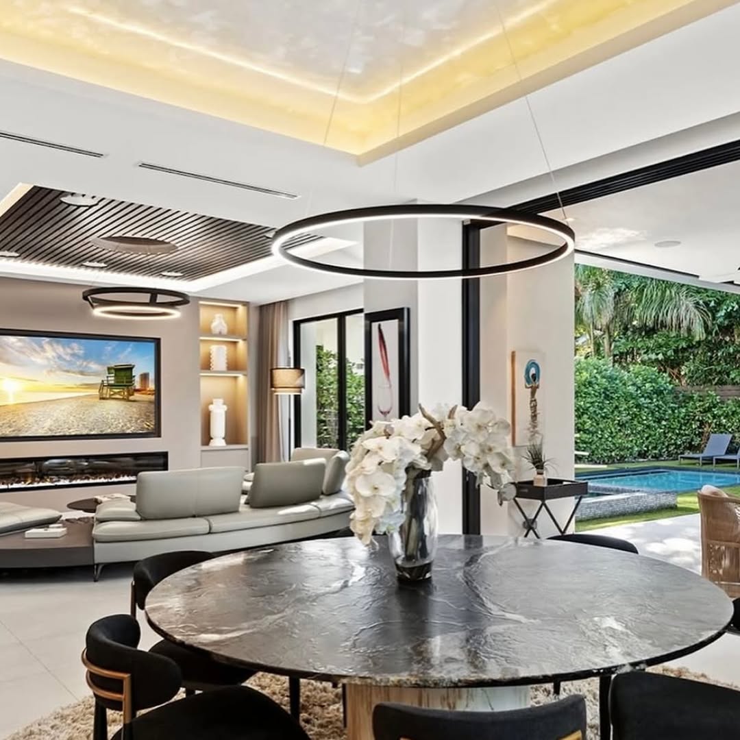 Villa Grove - Dining