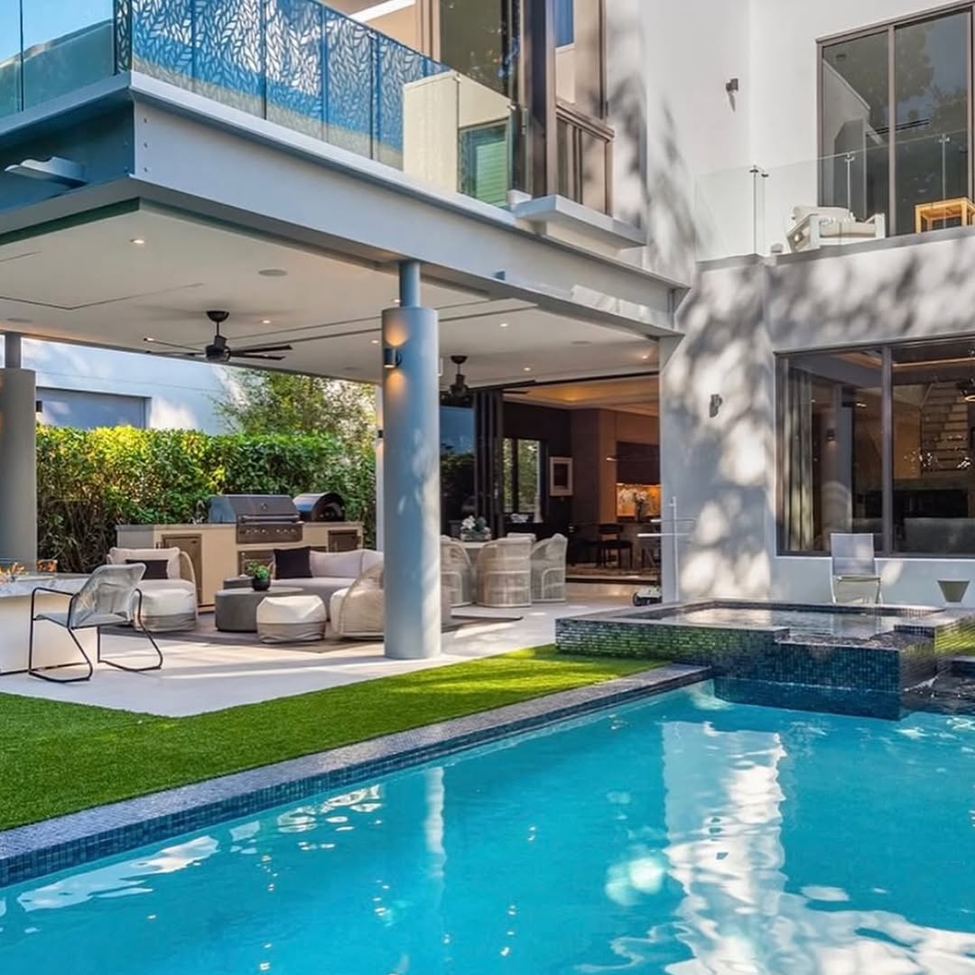 Villa Grove - Pool Day